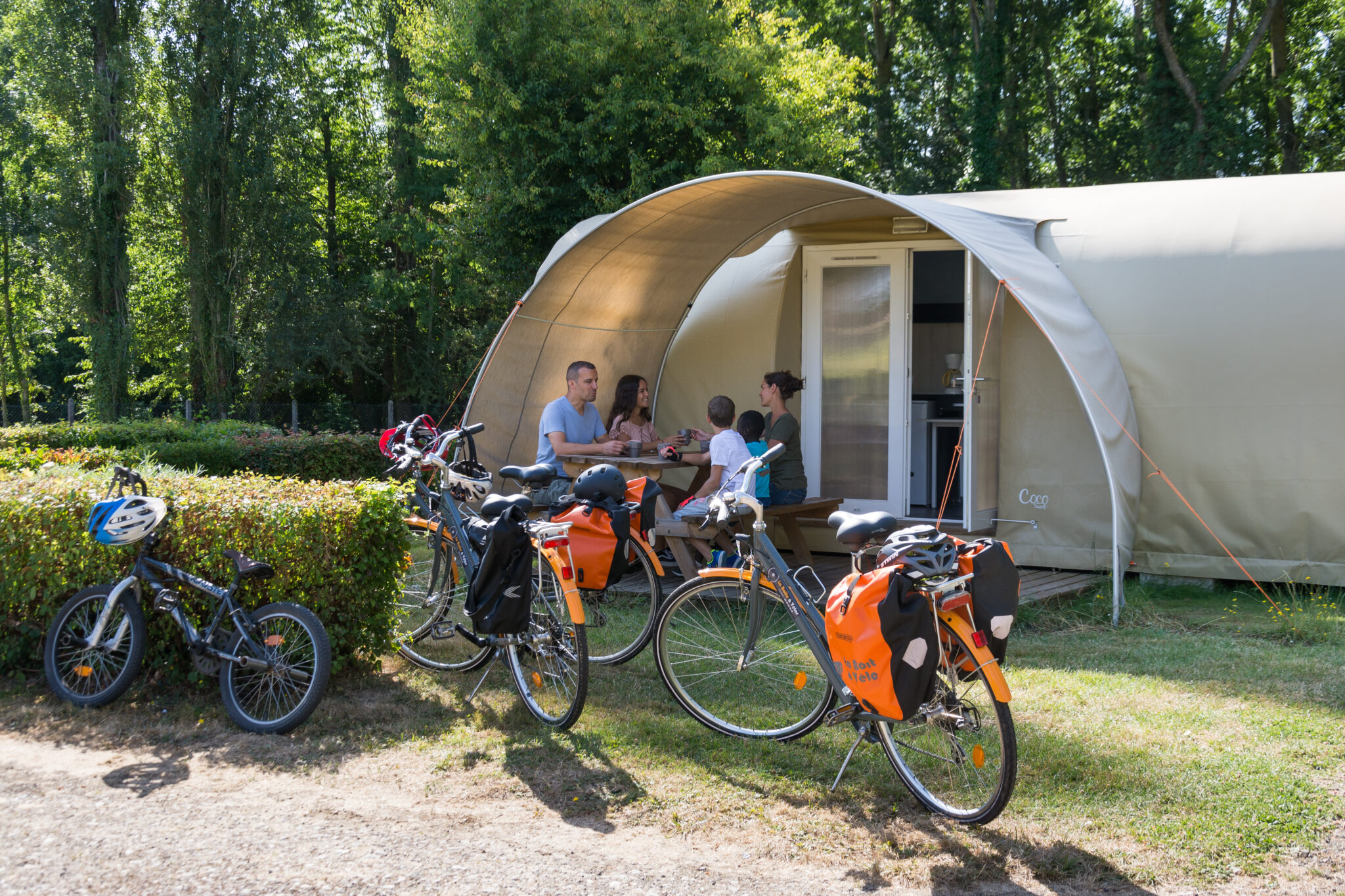 En famille au camping du Bois Fleuri à Illiers-Combray