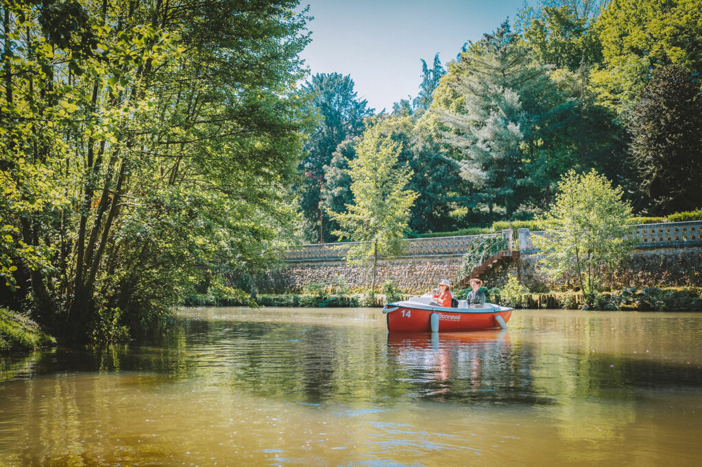 Balade en barque à Bonneval en Eure-et-Loir