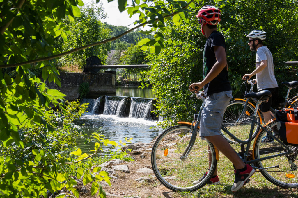 Amis en balade à vélo du côté de Châteaudun, au bord du Loir en Eure-et-Loir