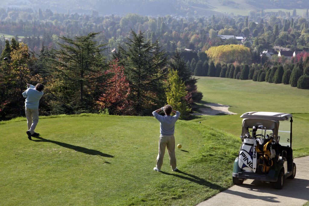 Amis pendant une partie de golf au Golf parc Robert Hersant à La Chaussée d'Ivry