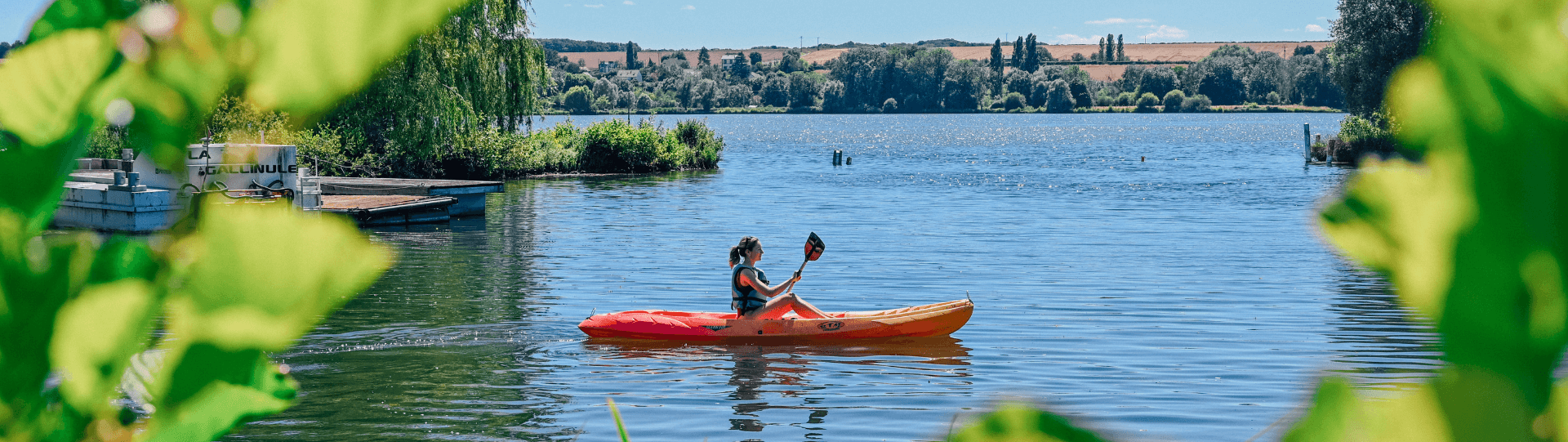 Balade en canoë sur l'étang de Mézières-Ecluzelles en Eure-et-Loir